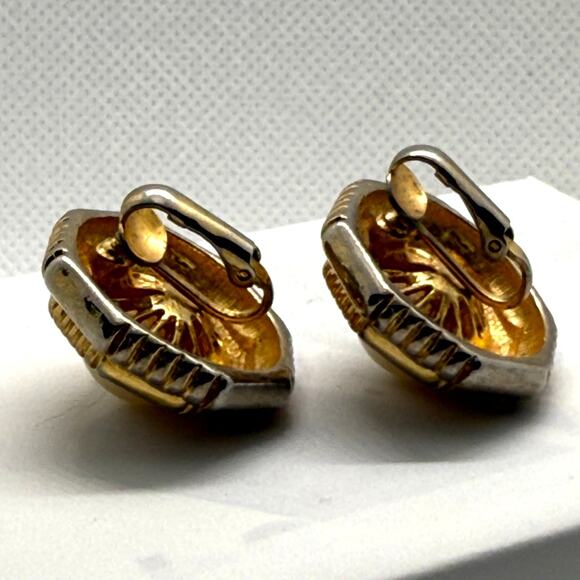 Vintage Gold Tone Octagon Pearl Clip-On Earrings 1" Retro Classic Jewelry - Picture 3 of 6